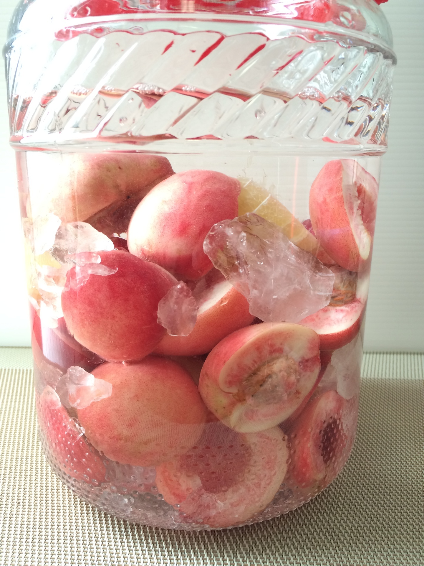 無農薬で熟成前の小さな桃を果実酒 シロップ コンポートに うさぎと発酵